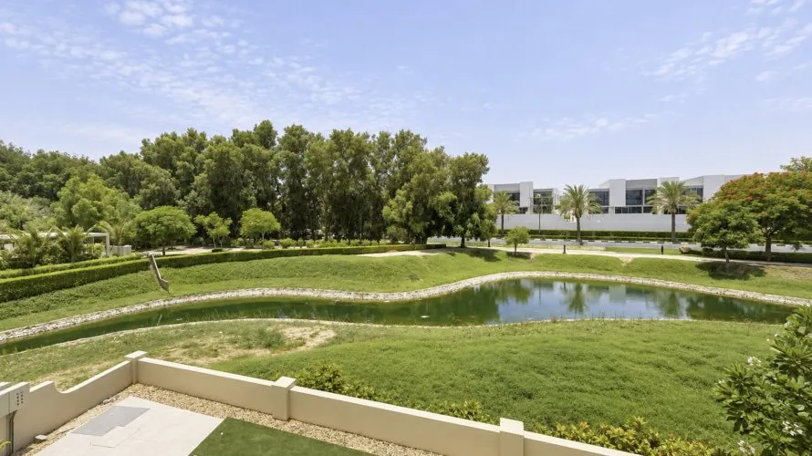 Villa de 6 dormitorios en Jumeirah Golf Estates, UAE No. 3774