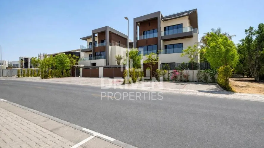 Villa de 8 dormitorios en Nad Al Sheba 1, UAE No. 4326 № 1