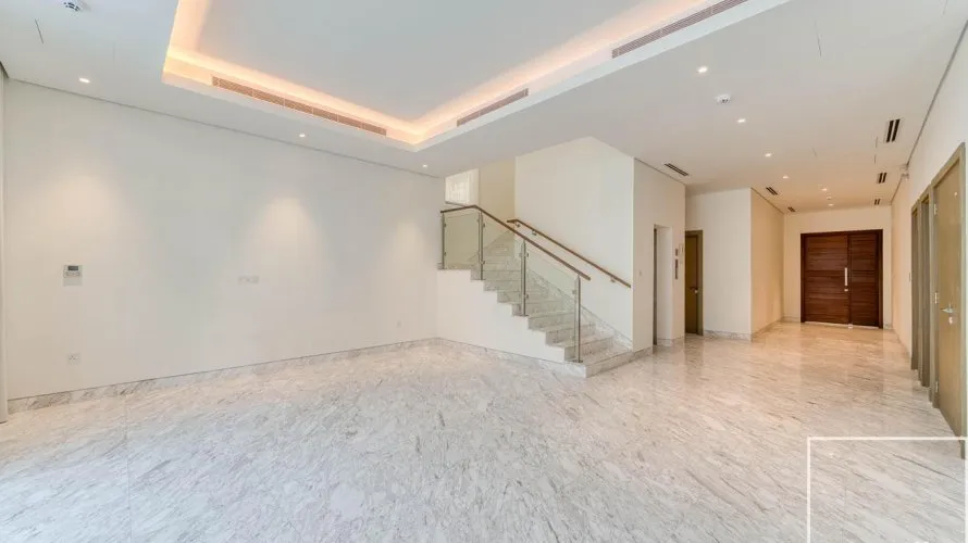 Villa de 4 dormitorios en District One, UAE No. 4034 № 1