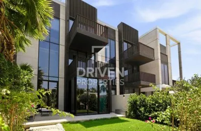 Villa de 3 dormitorios en Jumeirah Bay Island, UAE No. 4324
