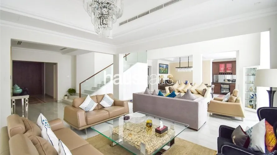 Villa de 4 chambres à Jumeirah Islands, UAE No. 783 № 1