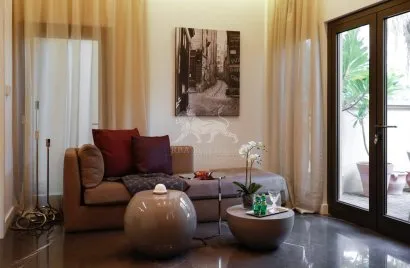 Villa de 4 chambres à Canal Cove Villas, UAE No. 597