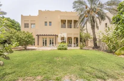 Villa de 4 chambres à Meadows, UAE No. 1242