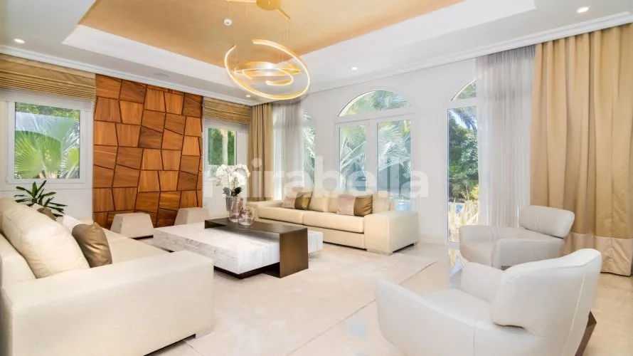 Villa de 4 chambres à Earth, UAE No. 305 № 1