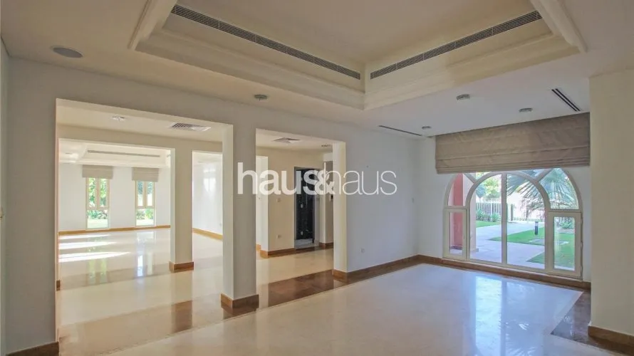 Villa de 6 chambres à Dubai Sports City, UAE No. 782 № 5