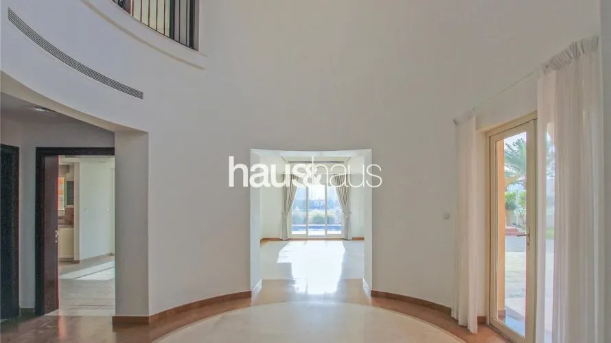 Villa de 6 chambres à Dubai Sports City, UAE No. 782 № 3