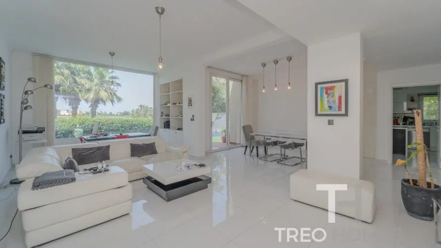 Villa de 5 chambres à Meadows, UAE No. 680