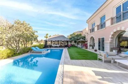 Villa de 5 chambres à Dubai Sports City, UAE No. 787