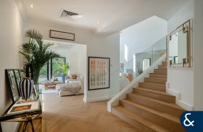 Villa de 4 chambres à Jumeirah Islands, UAE No. 1620