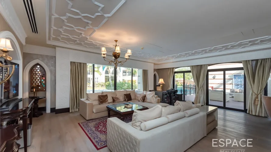 Villa de 4 chambres à Palm Jumeirah, UAE No. 1036 № 1