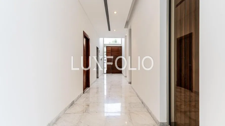 Villa de 5 chambres à District One, UAE No. 841 № 8