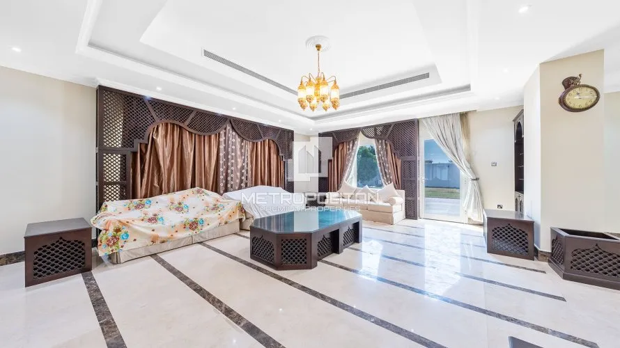 Villa de 6 chambres à Al Barsha, UAE No. 1274 № 1