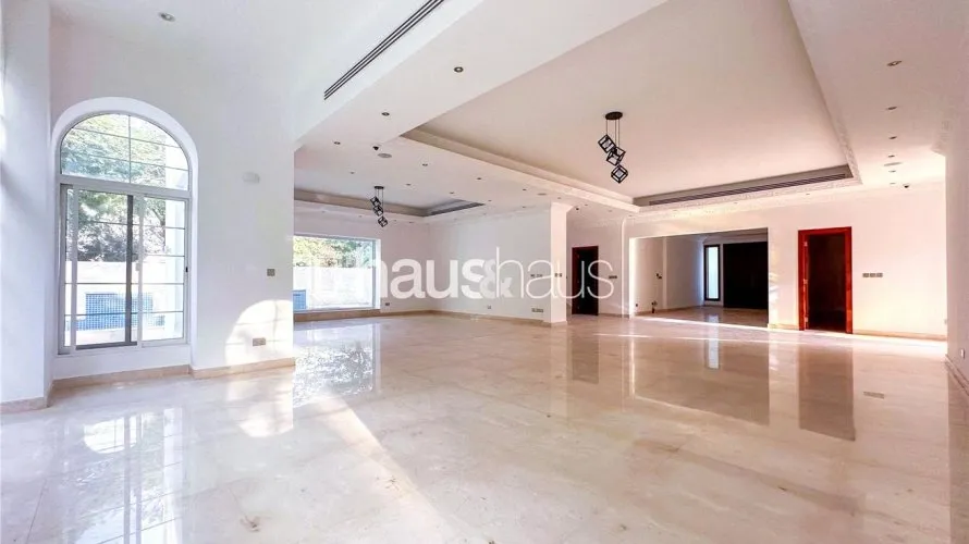 Villa de 6 chambres à Emirates Hills, UAE No. 801