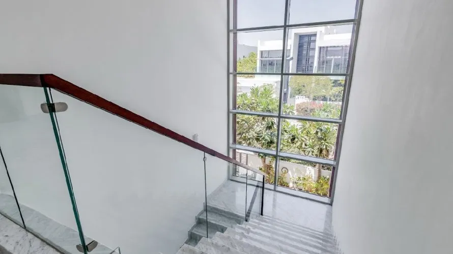 Villa de 5 chambres à Dubai, UAE No. 677 № 1