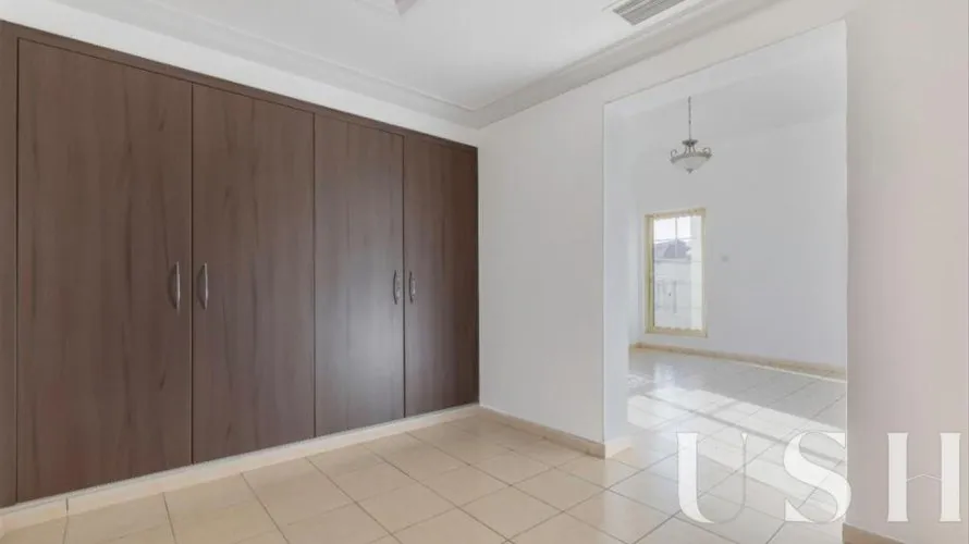 Villa de 4 chambres à Jumeirah Islands, UAE No. 725