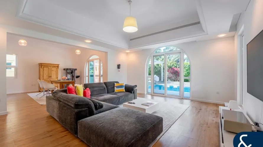 Villa de 5 chambres à Victory Heights, UAE No. 1617 № 4