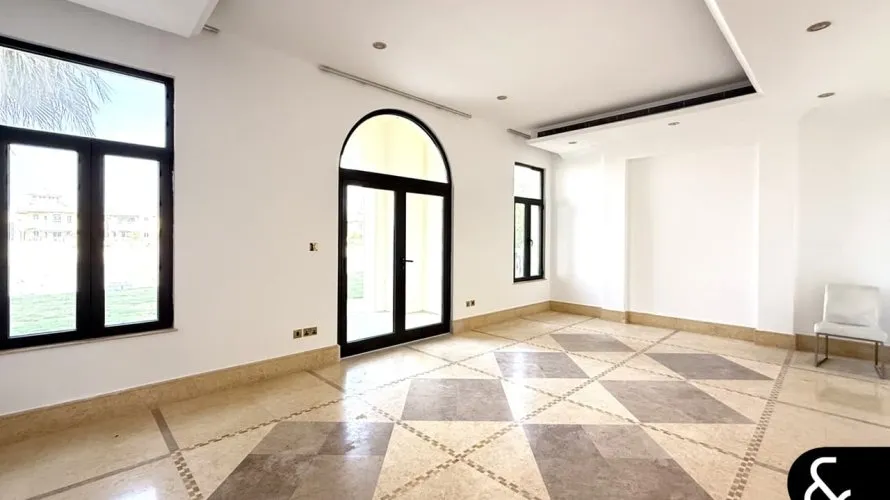 Villa de 6 chambres à Signature Villas, UAE No. 1303 № 1