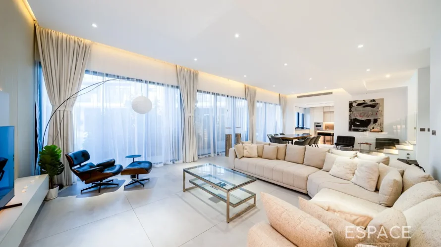 Maison de ville de 4 chambres à Palma Residences, UAE No. 1189 № 1