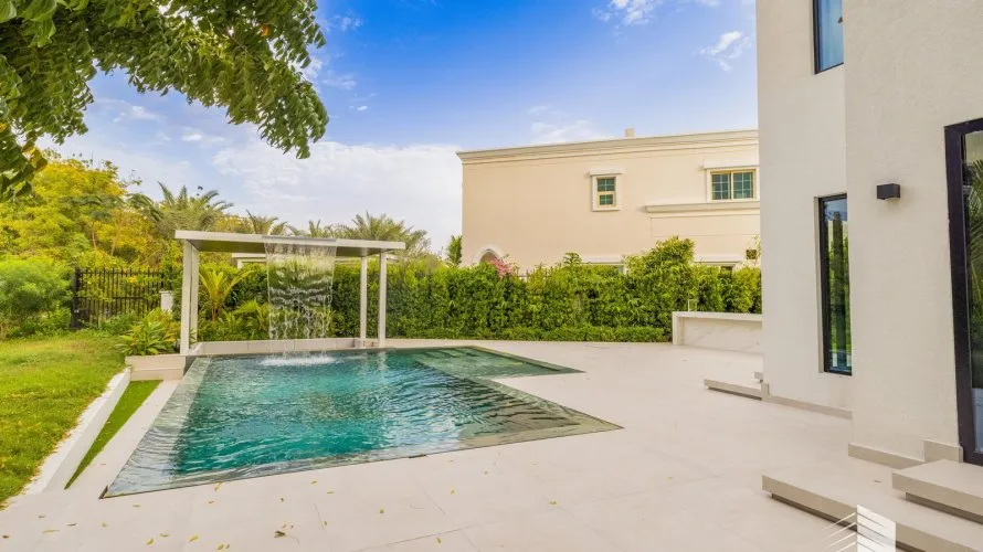 Villa de 4 chambres à Jumeirah Islands, UAE No. 573