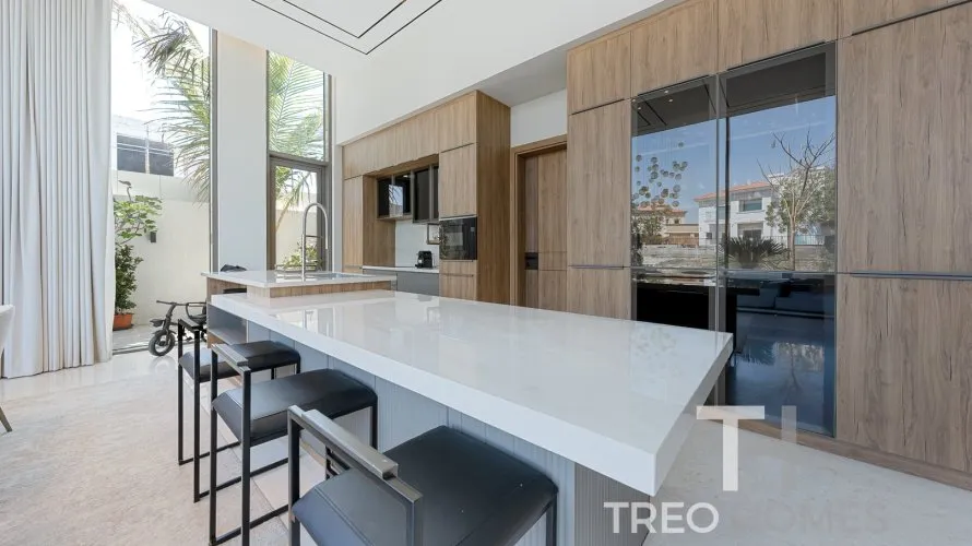 Villa de 6 chambres à Jumeirah Park, UAE No. 686 № 14