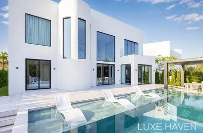 Villa de 4 chambres à Jumeirah Islands, UAE No. 323