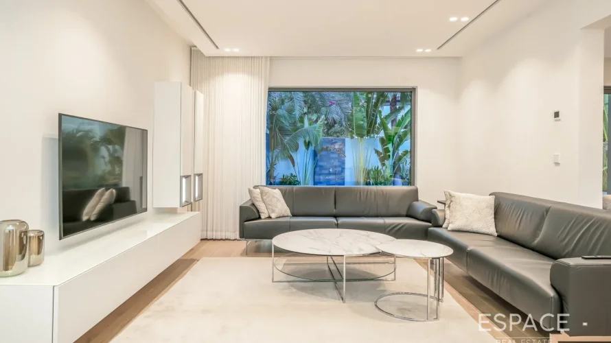 Villa de 5 chambres à Meadows 1, UAE No. 1030