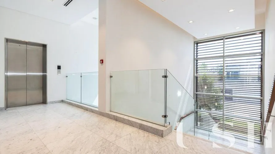 Villa de 5 chambres à District One, UAE No. 746 № 11