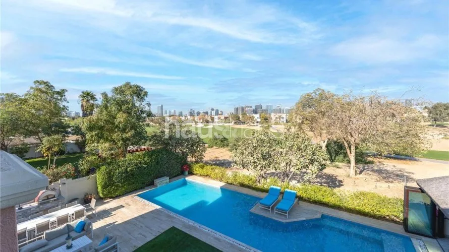 Villa de 5 chambres à Dubai Sports City, UAE No. 787