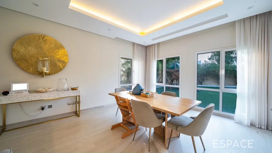 Villa de 6 chambres à Meadows, UAE No. 1022 № 3