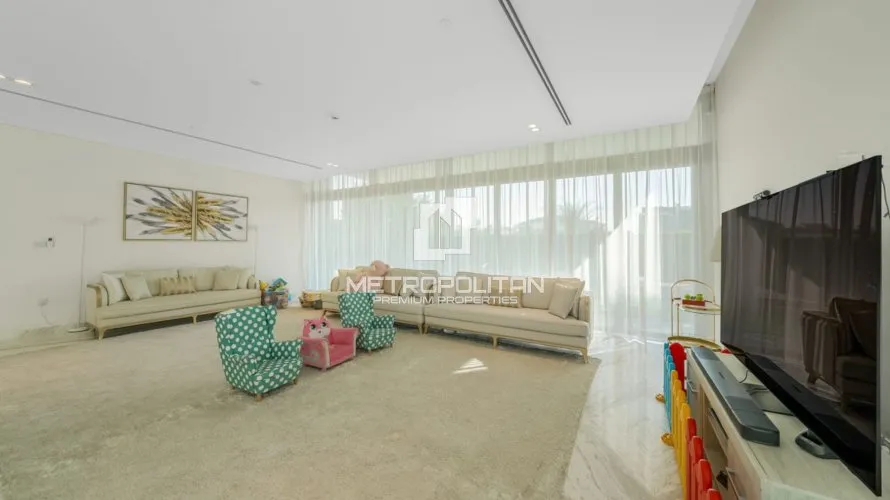 Villa de 8 chambres à District One, UAE No. 674 № 1