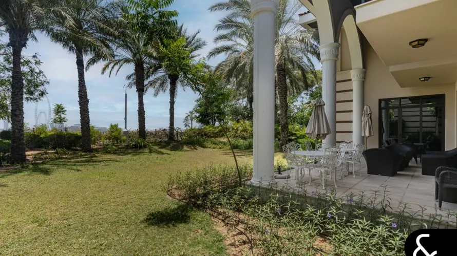 Villa de 5 chambres à The Crescent, UAE No. 1312 № 1