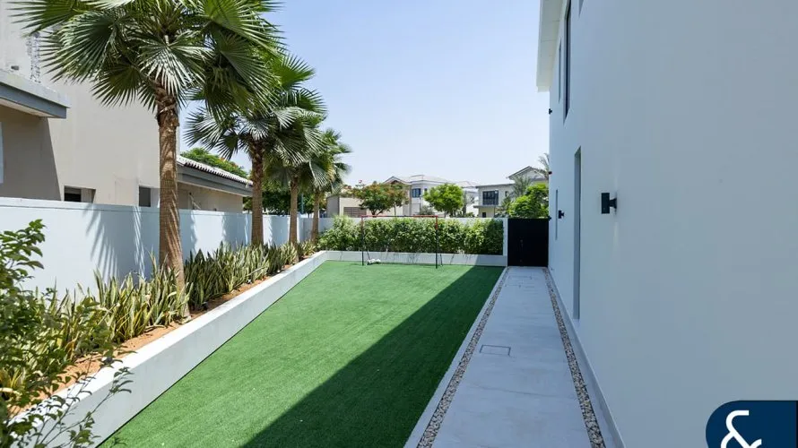 Villa de 5 chambres à Earth, UAE No. 1327 № 16