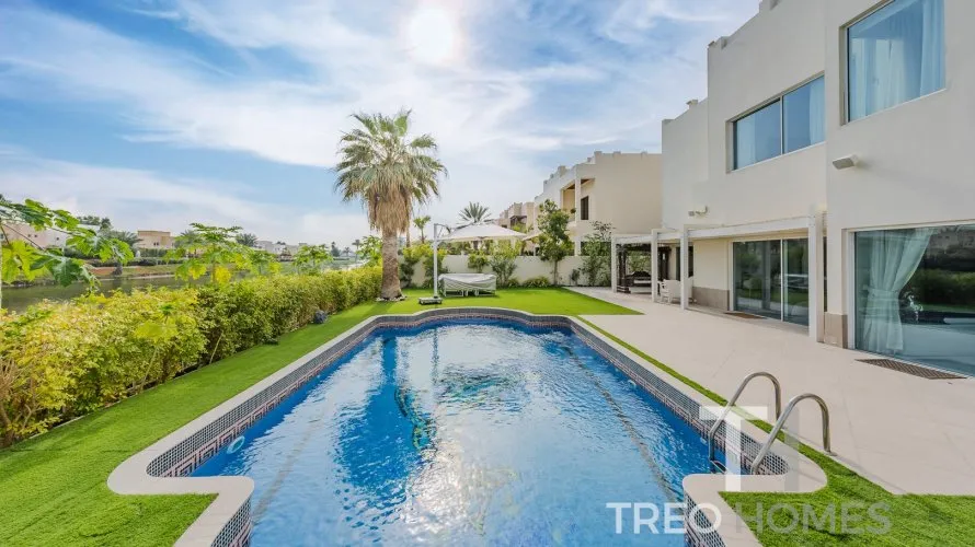 Villa de 5 chambres à Meadows, UAE No. 644