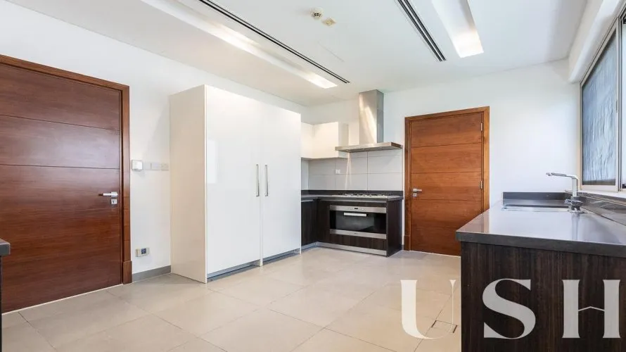 Villa de 5 chambres à District One, UAE No. 746 № 13