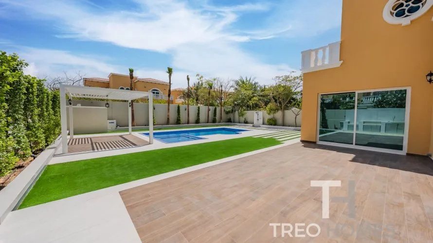 Villa de 5 chambres à Legacy, UAE No. 646