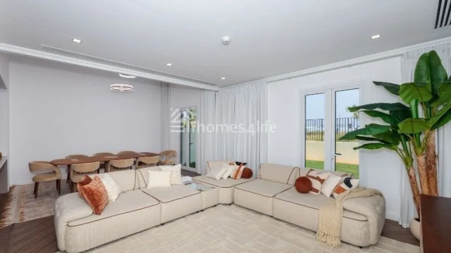 Villa de 4 chambres à La Mer, UAE No. 1722 № 1