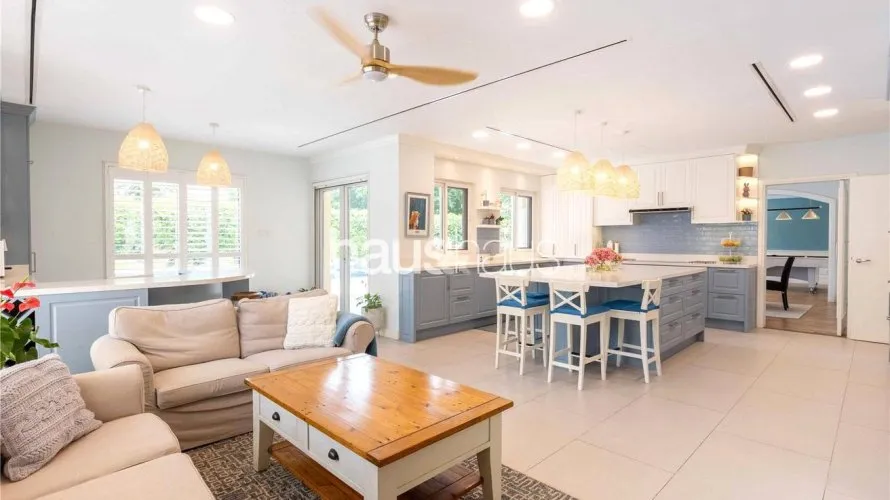 Villa de 6 chambres à Dubai Investment Park, UAE No. 2217 № 1