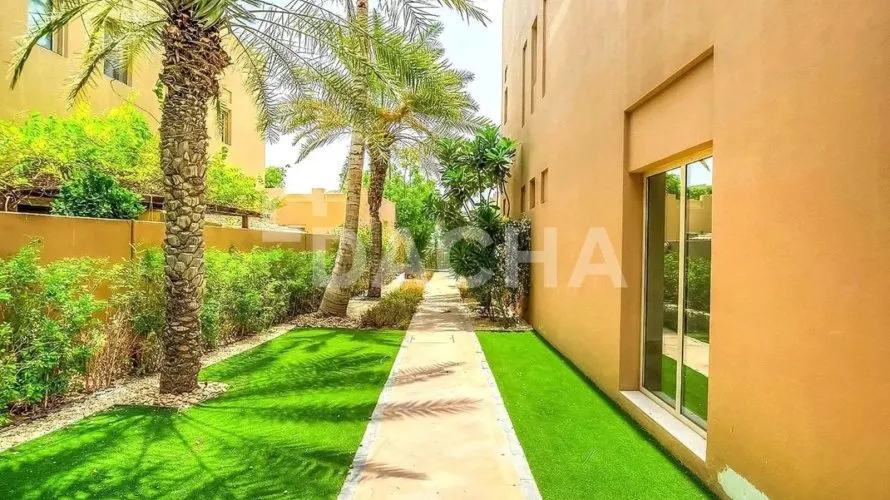 Villa de 6 chambres à Meadows, UAE No. 2400 № 17