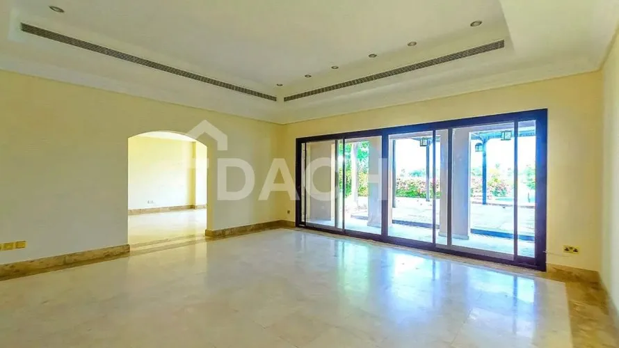 Villa de 6 chambres à Meadows, UAE No. 2400 № 1