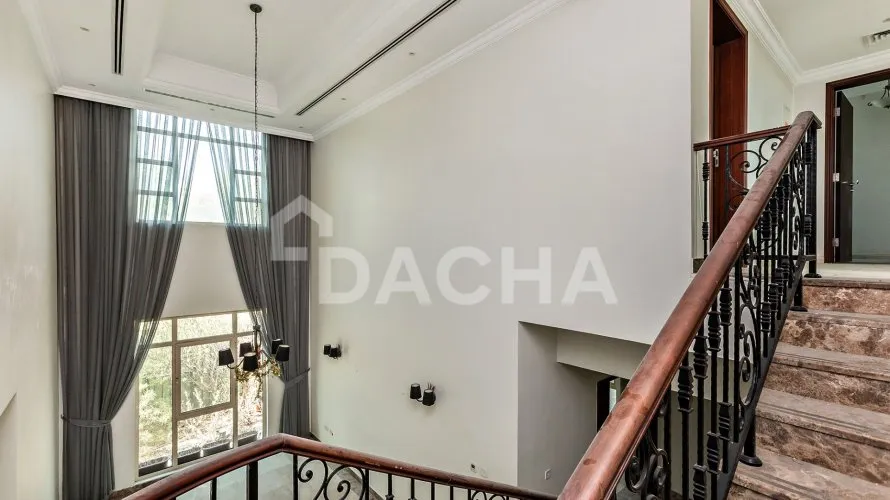Villa de 4 chambres à Jumeirah Islands, UAE No. 2430