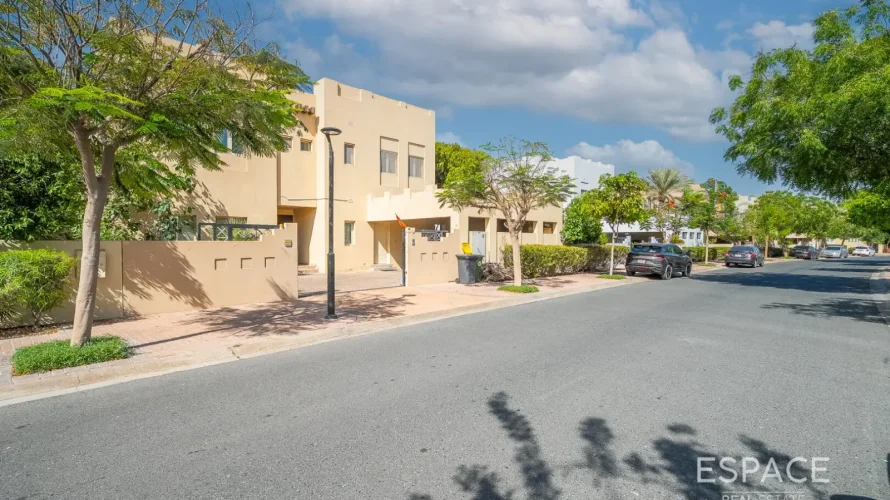 Villa de 5 chambres à Meadows, UAE No. 2979 № 1