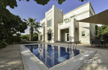 Villa de 4 chambres à Jumeirah Islands, UAE No. 2956