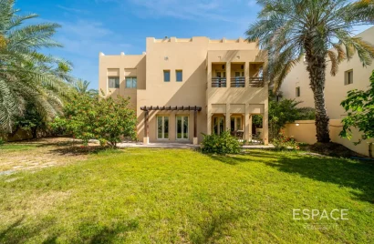 Villa de 4 chambres à Meadows, UAE No. 2974