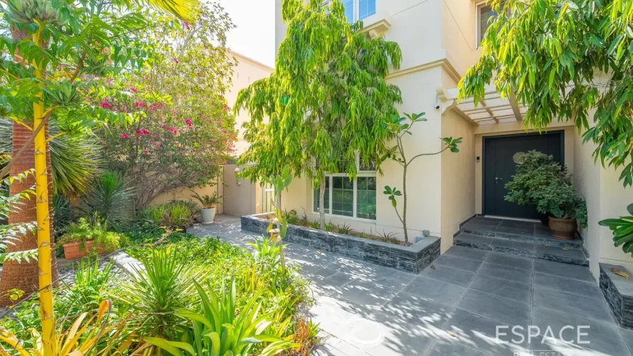 Villa de 5 chambres à The Lakes, UAE No. 2976