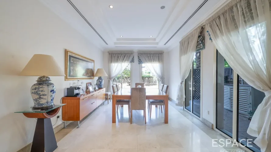 Villa de 5 chambres à Meadows, UAE No. 2979 № 14