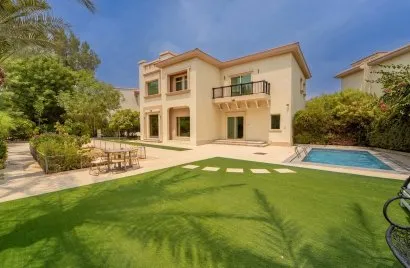 Villa de 4 chambres à Jumeirah Islands, UAE No. 3855
