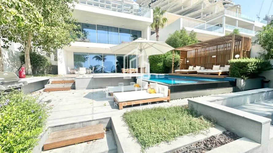 Вилла с 5 спальнями в  FIVE Palm Jumeirah, Пальма Джумейра, Дубай, ОАЭ №1510 № 1