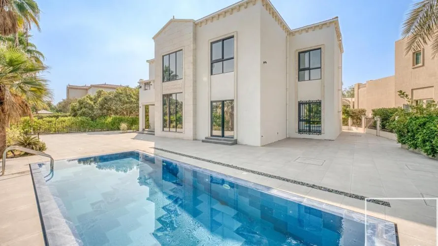 Вилла с 4 спальнями в  Jumeirah Islands, Дубай, ОАЭ №1479