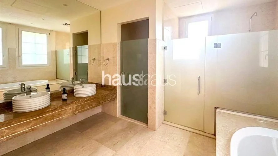 Вилла с 6 спальнями в  Emirates Hills, Дубай, ОАЭ №801 № 25