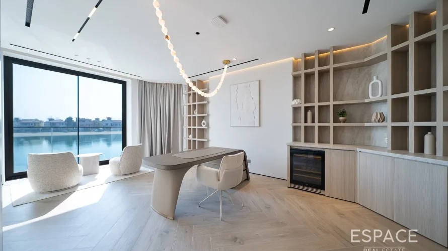 Вилла с 4 спальнями в  Пальма Джумейра, Дубай, ОАЭ №1018